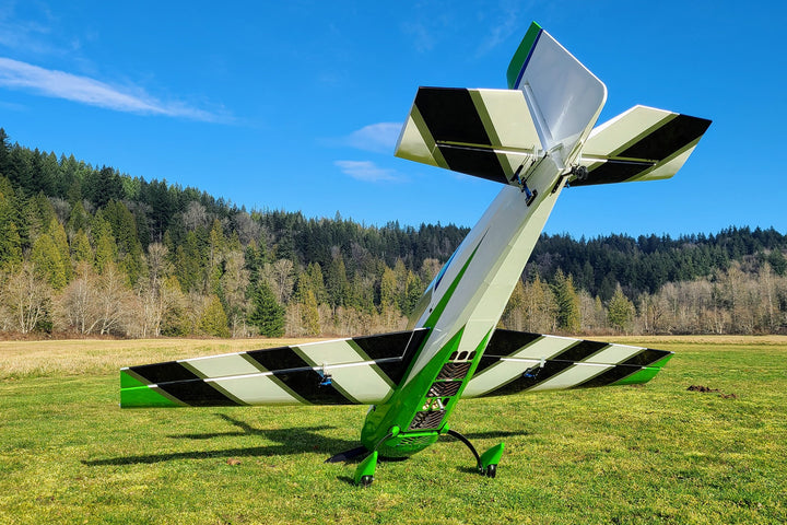EF - 91" Extra 300 V2 - Green/White
