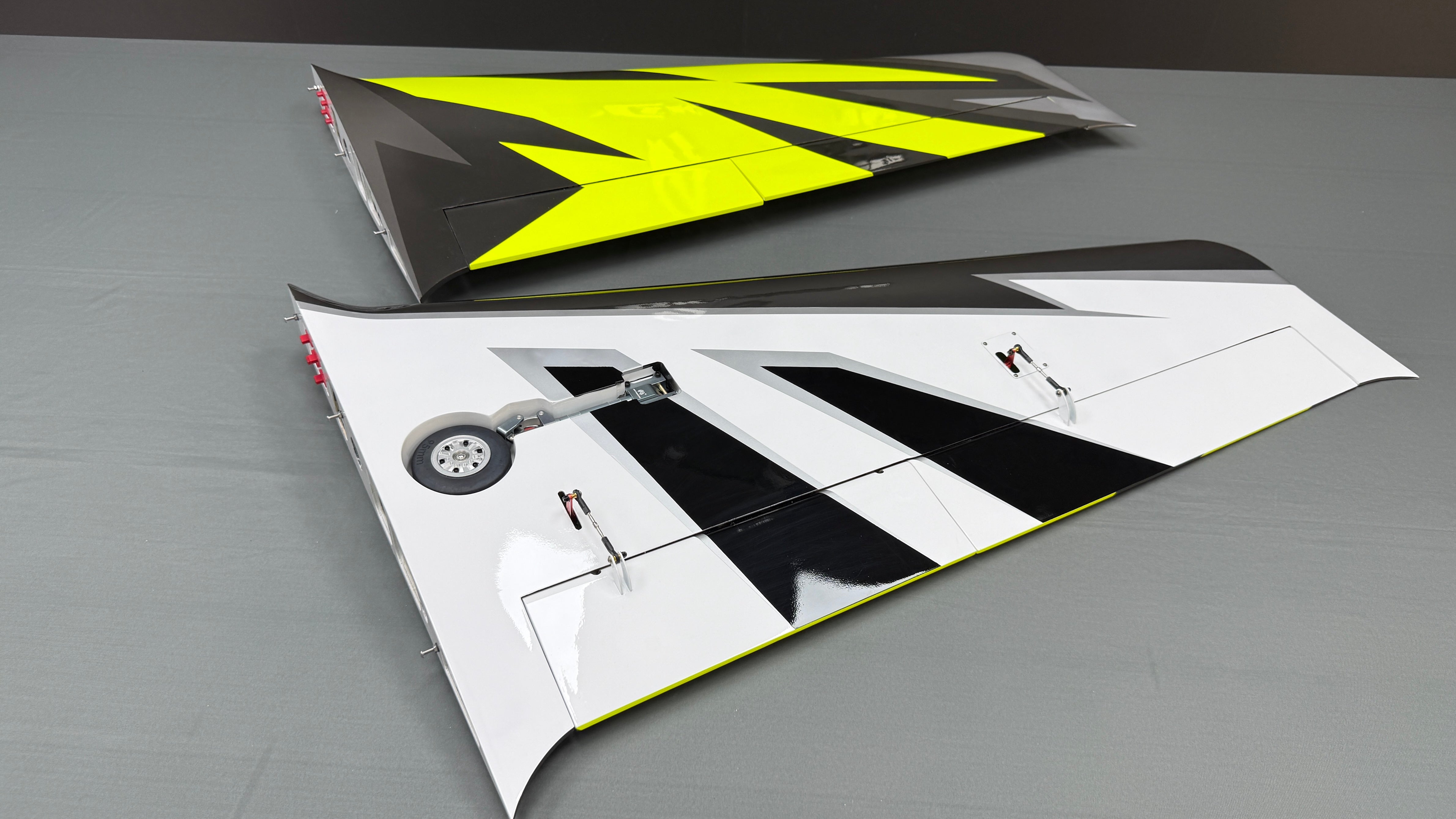 SW - Falcon 2.8M - Neon/Metal Grey - PNP – Extreme Flight