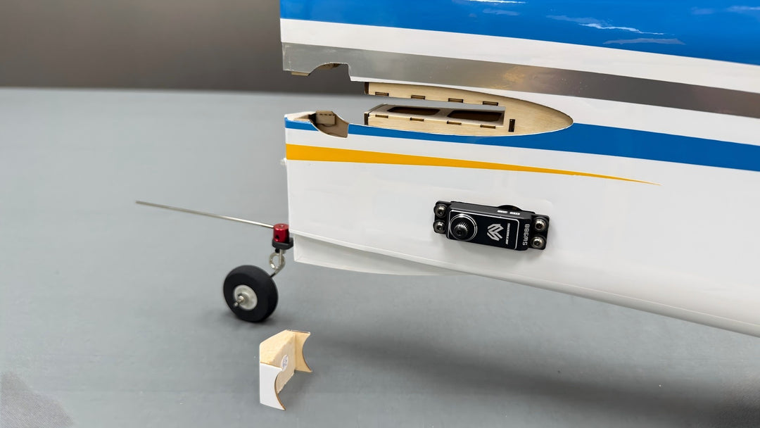 SW - 60" Extra 330SX - White/Blue/Yellow (B) - PNP