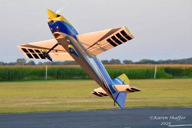 EF - 88" Edge 540T - Blue/Yellow